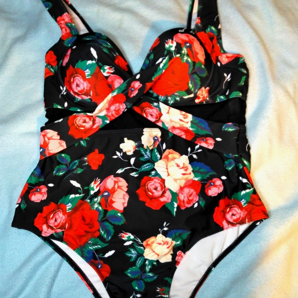 SHEIN OXL Floral Swimsuit